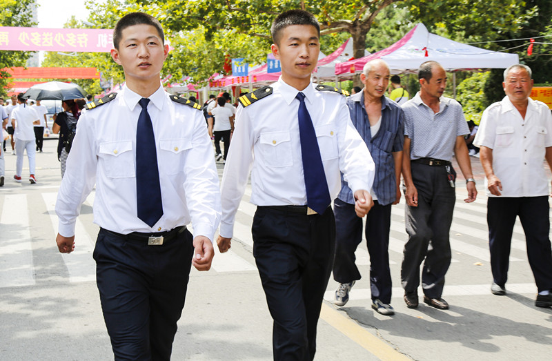 滨州学院新生报到 乘务,飞行颜值高!