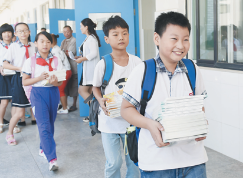 邹平：山区小学生新学期搬进新学校 