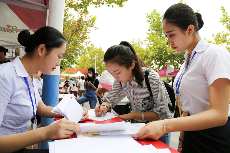 滨州学院新生报到乘务飞行颜值高