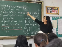 【高三教师一天】北镇中学王妍老师：陪伴是最长情的告白